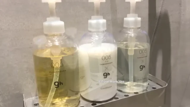 9h nine hours 호텔 샤워부스에 제공되는 샴푸, 컨디셔너, 바디워시 사진